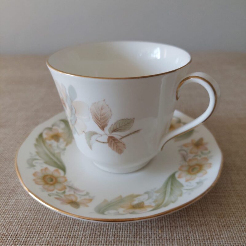 Set de 2 dúos de Té, armados | Royal Doulton Yorkshire Rose | Fine Bone China England 1977.