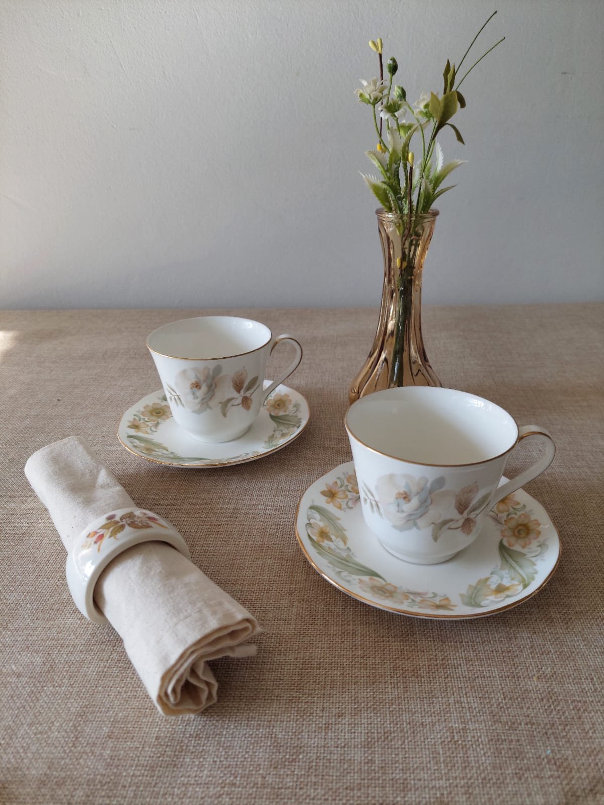 Dúo de Té Royal Doulton "Yorkshire Rose" Fine Bone China – Porcelana Inglesa Vintage - Imagen 5