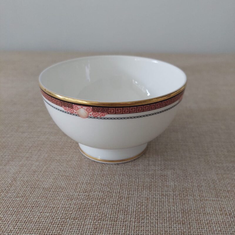 Terronero Delphi en porcelana blanca con filo dorado