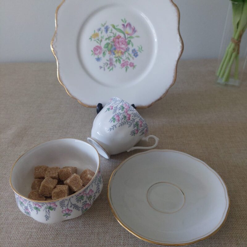 Duo de te+terronero Royal Albert y galletero Royal Staford