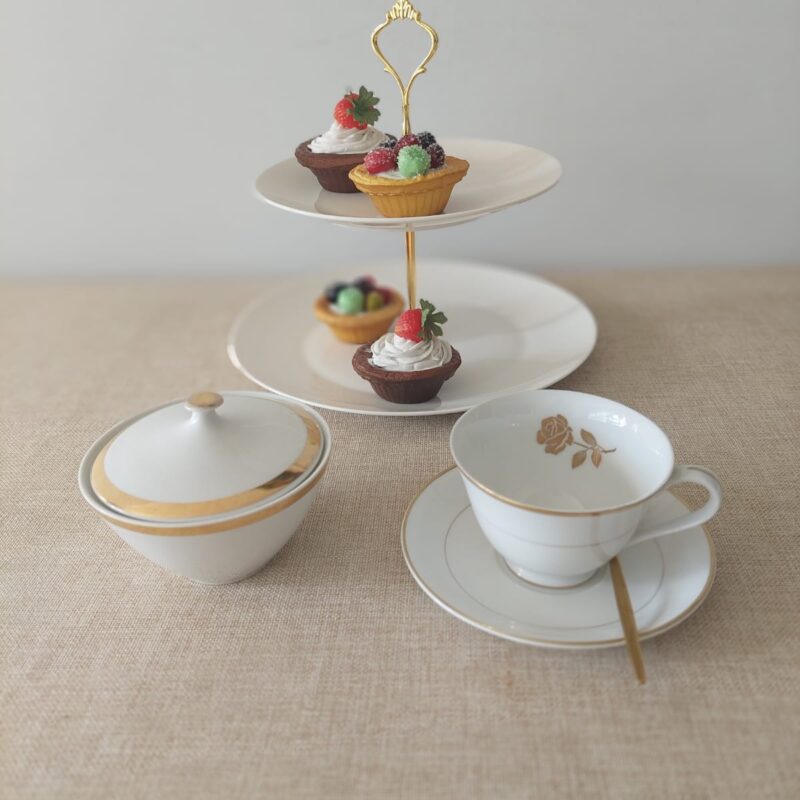 Dúo Golden y azucarero Brigitta en blanco y dorado