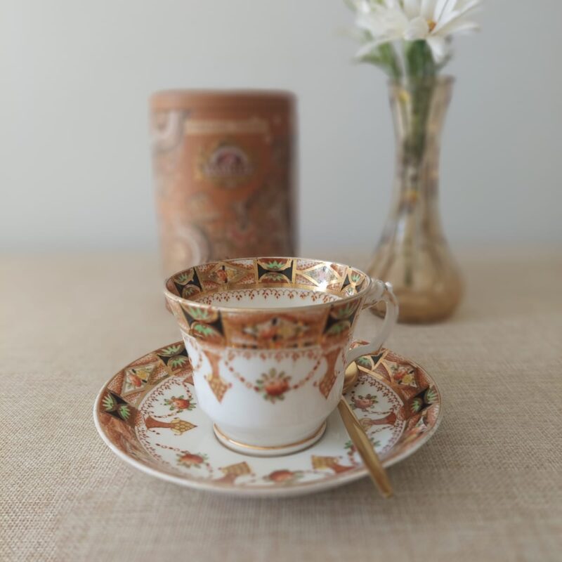 Dúo de té Roslyn China patrón Imari floral con dorados