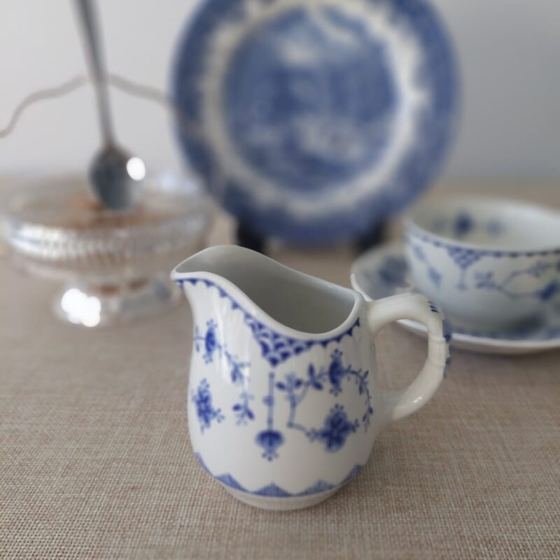 Lechero | Johnson Brothers