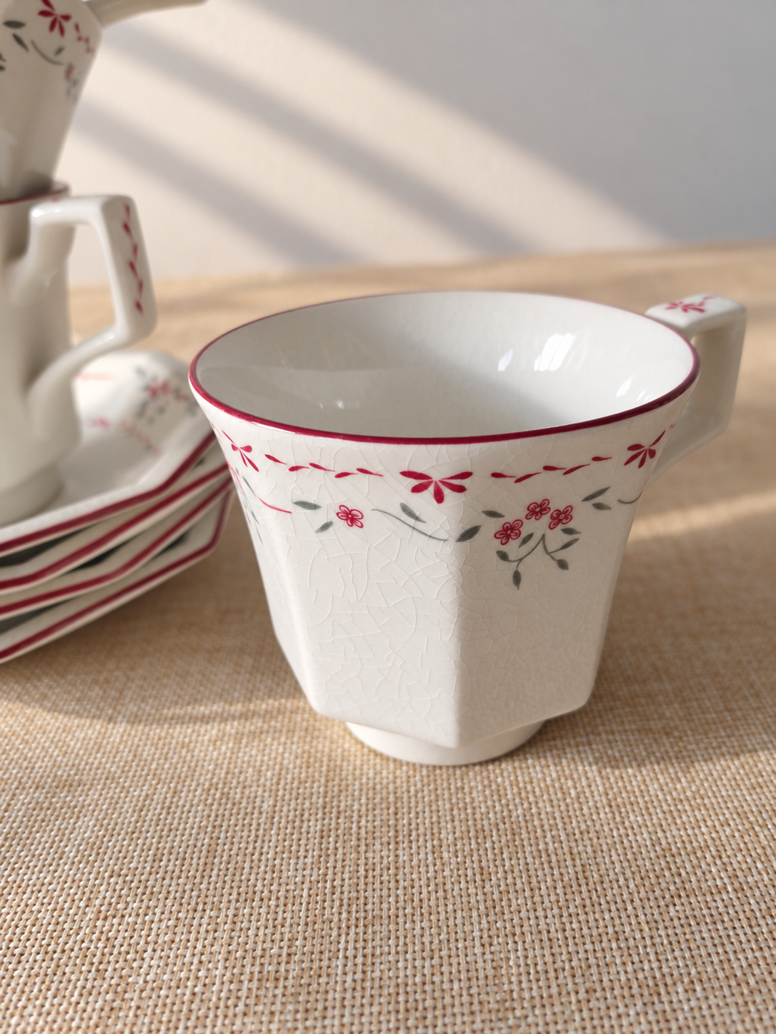 Set 4 Dúos de Té Vintage Johnson Brothers – Floral Rojo, Inglaterra - Imagen 4