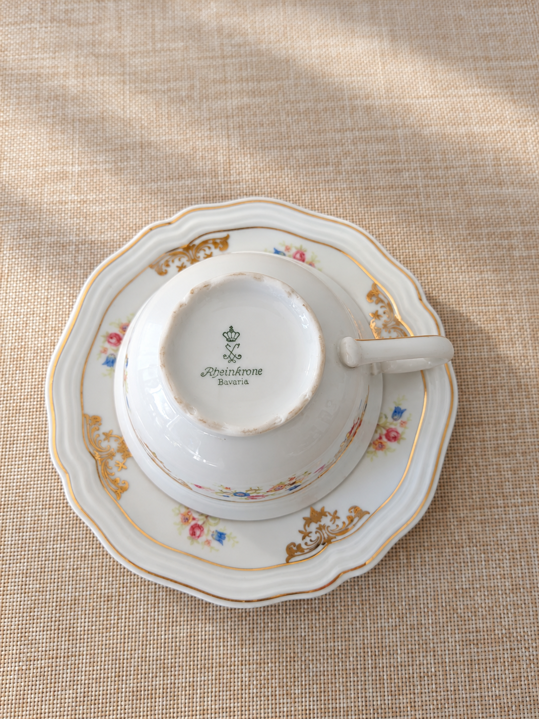 Dúo de té Vintage Rheinkrone Bavaria – Porcelana Alemana con Decoración Floral y Detalles Dorados - Imagen 3