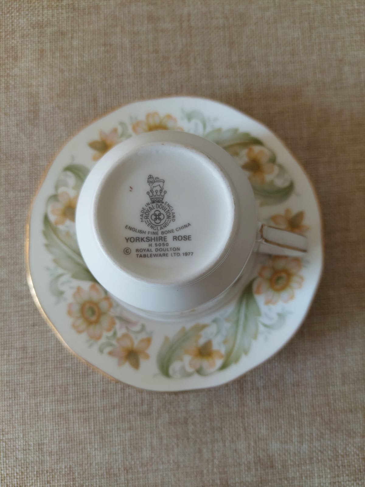 Dúo de Té Royal Doulton "Yorkshire Rose" Fine Bone China – Porcelana Inglesa Vintage - Imagen 3