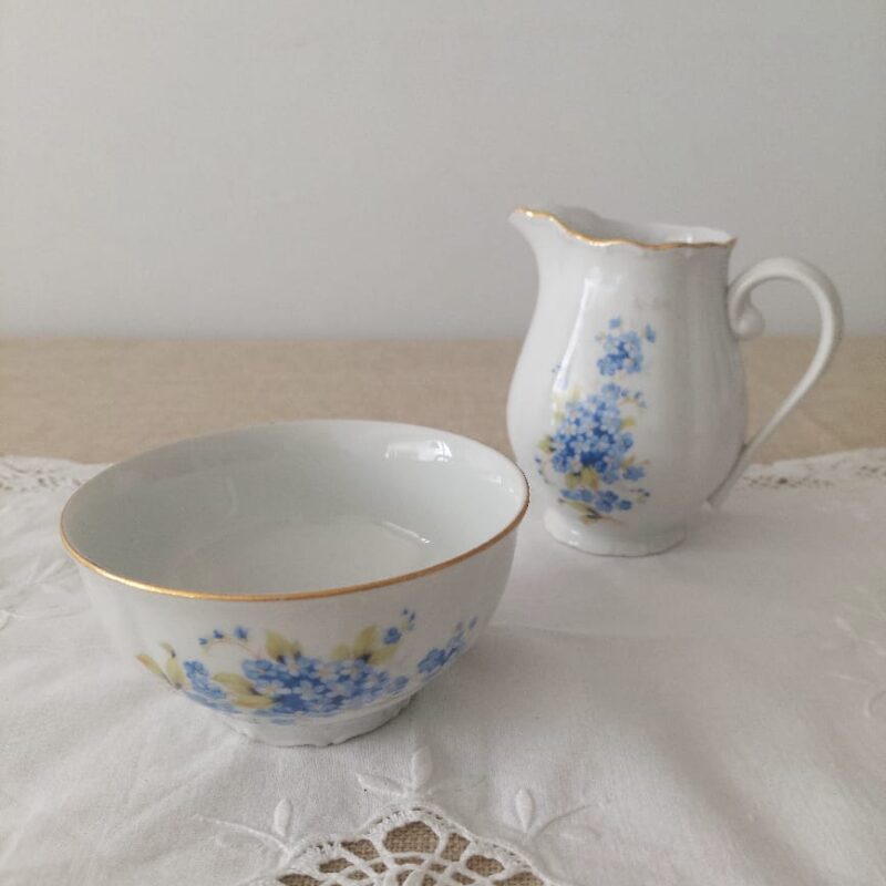 Mini Set Haas & Czjzek 1792 — Lechero y terronero flores azules con filo dorado.