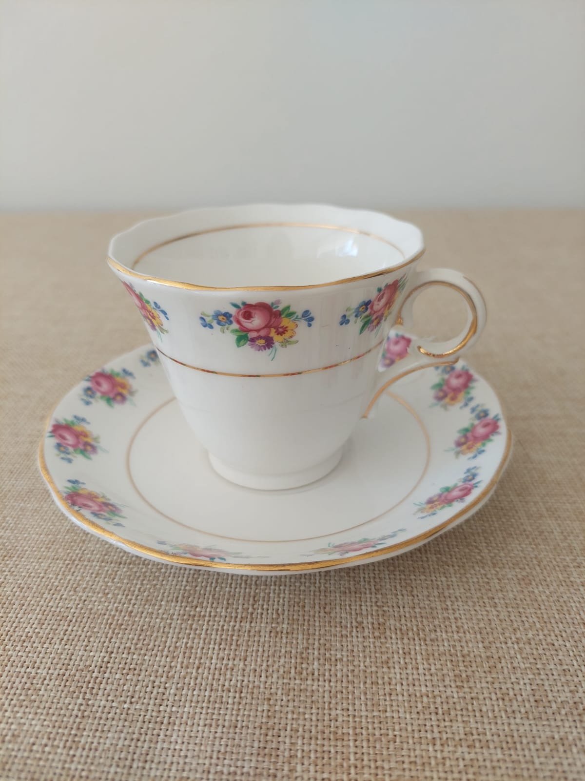 Dúo de Té de Porcelana Fina Inglesa Colclough "Amoretta Rose". - Imagen 4