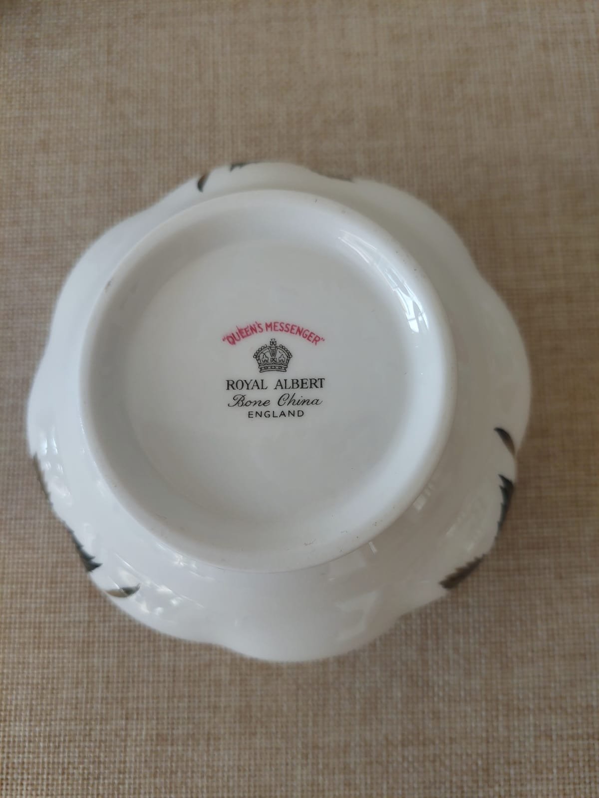 Set Dueto de Terronero Abierto y Lechero de Porcelana Fina Inglesa Royal Albert "Queen's Messenger" - Imagen 4