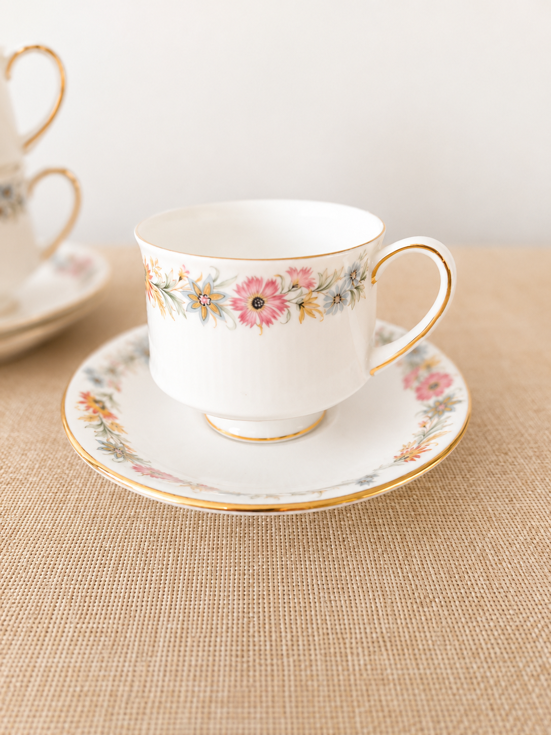 Tres Dúos de Té Porcelana Inglesa Modelo Belinda - Royal Albert / Paragon-Edición Especial Vintage - Imagen 2
