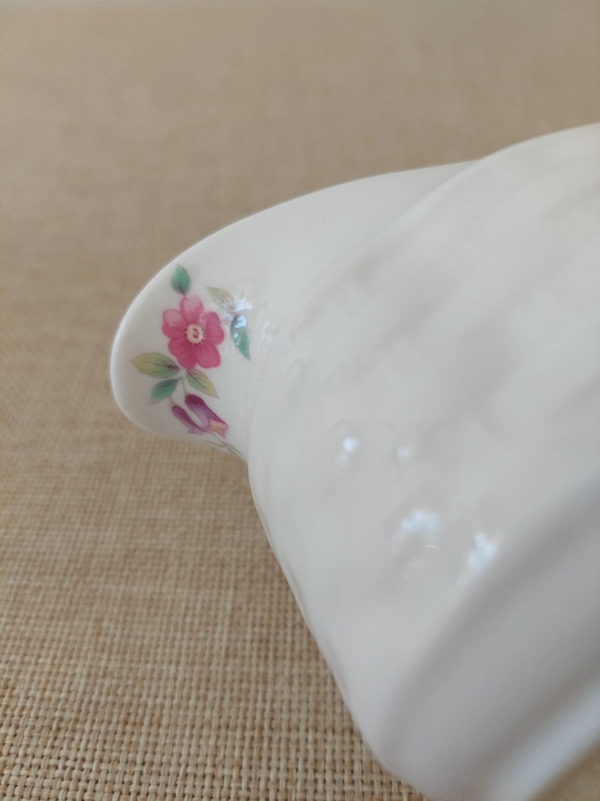 Cremero de Porcelana Fina Coalport "Leighton Rose" en Relieve Basketweave - Imagen 4