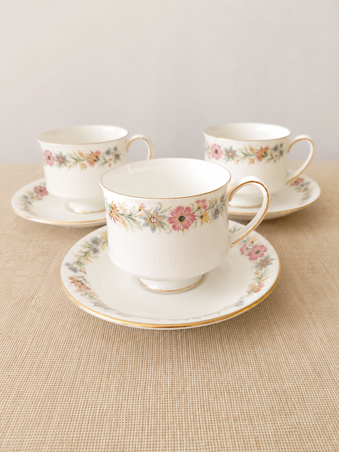 Tres Dúos de Té Porcelana Inglesa Modelo Belinda - Royal Albert / Paragon-Edición Especial Vintage - Imagen 4
