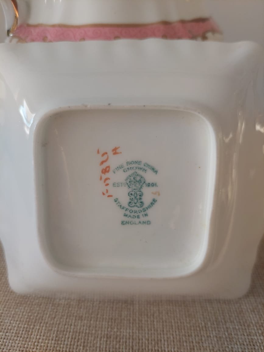 Set Crown Staffordshire “England’s Bouquet” – Jarrita y 2 Pocillos, Fine Bone China Inglesa - Imagen 4