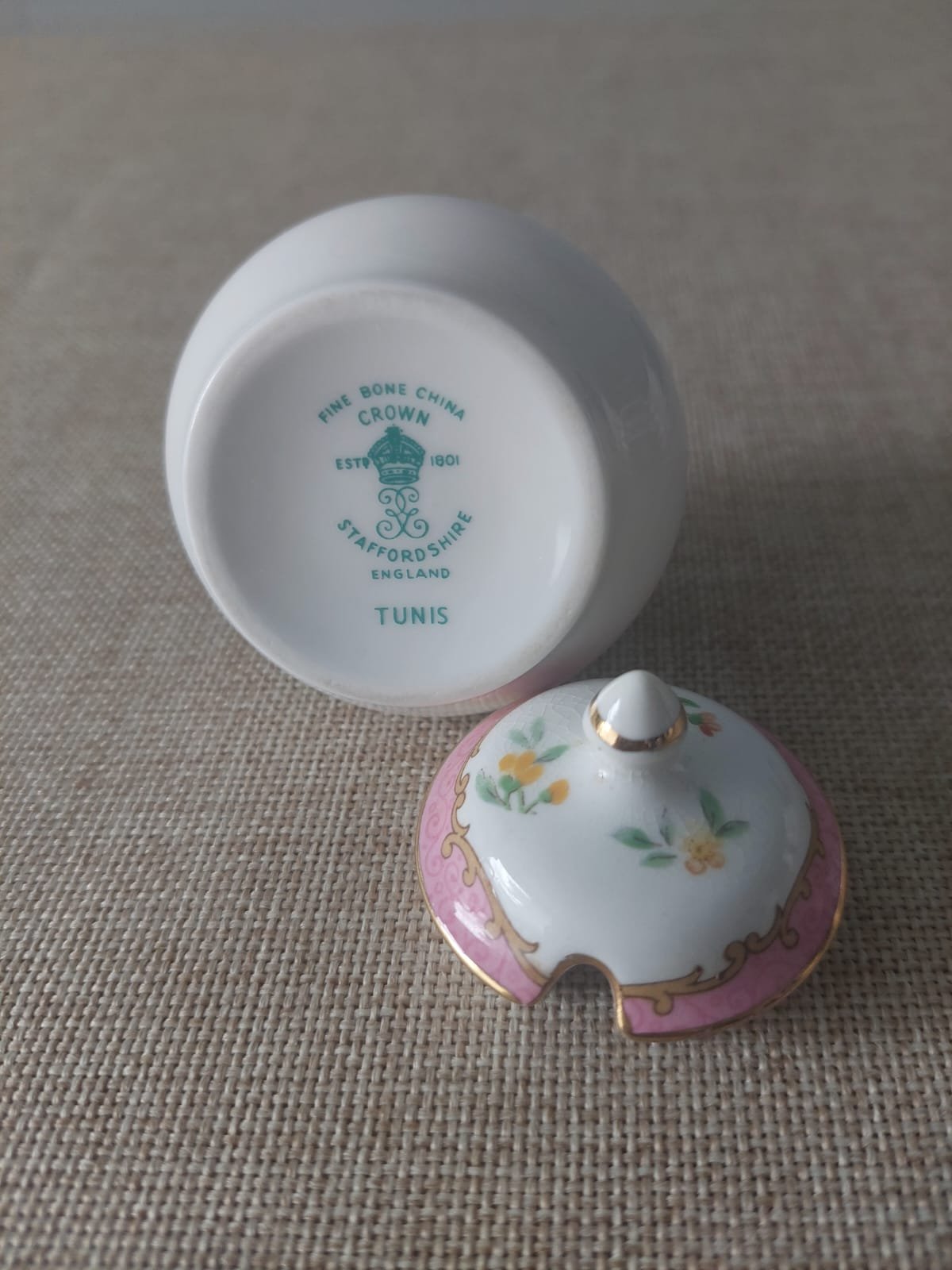 Azucarero de Porcelana Inglesa Crown Staffordshire "Tunis" con Tapa - Imagen 3