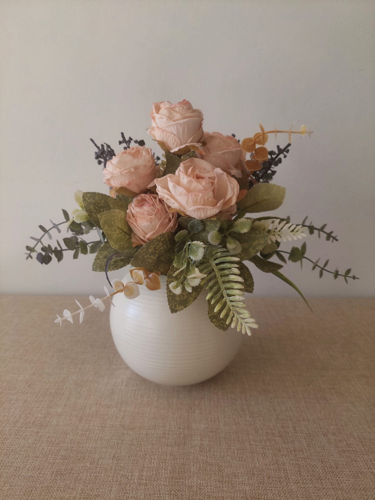 Arreglo Floral Permanente en Tonos Rosa Empolvado. - Imagen 2