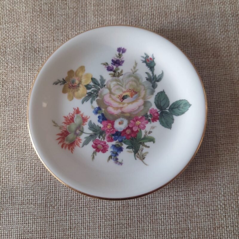 detalle-decoracion-floral-despojador-caverswall