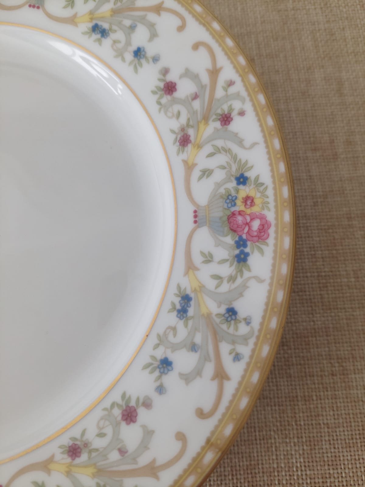 Set de 4 Platos de Postre/Torta Eschenbach Bavaria – Porcelana Alemana con Decoración Floral Clásica - Imagen 4