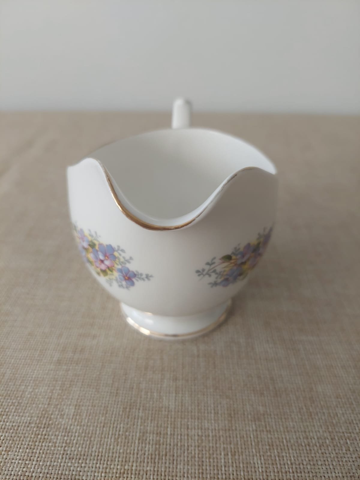 Lechero Vintage Royal Kent Bone China – Porcelana Inglesa Staffordshire con Motivo Floral y Detalles Dorados - Imagen 4
