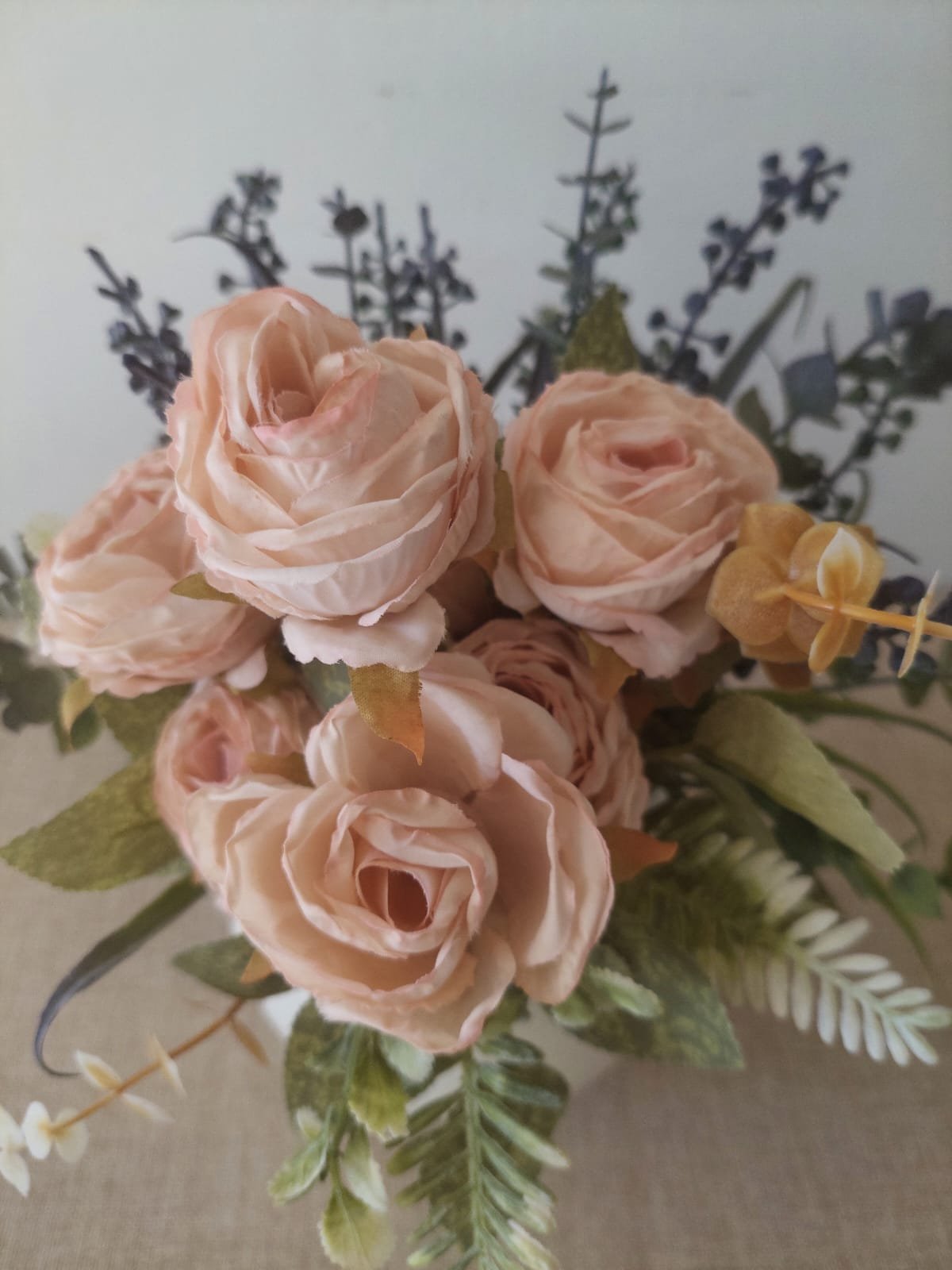 Arreglo Floral Permanente en Tonos Rosa Empolvado. - Imagen 3