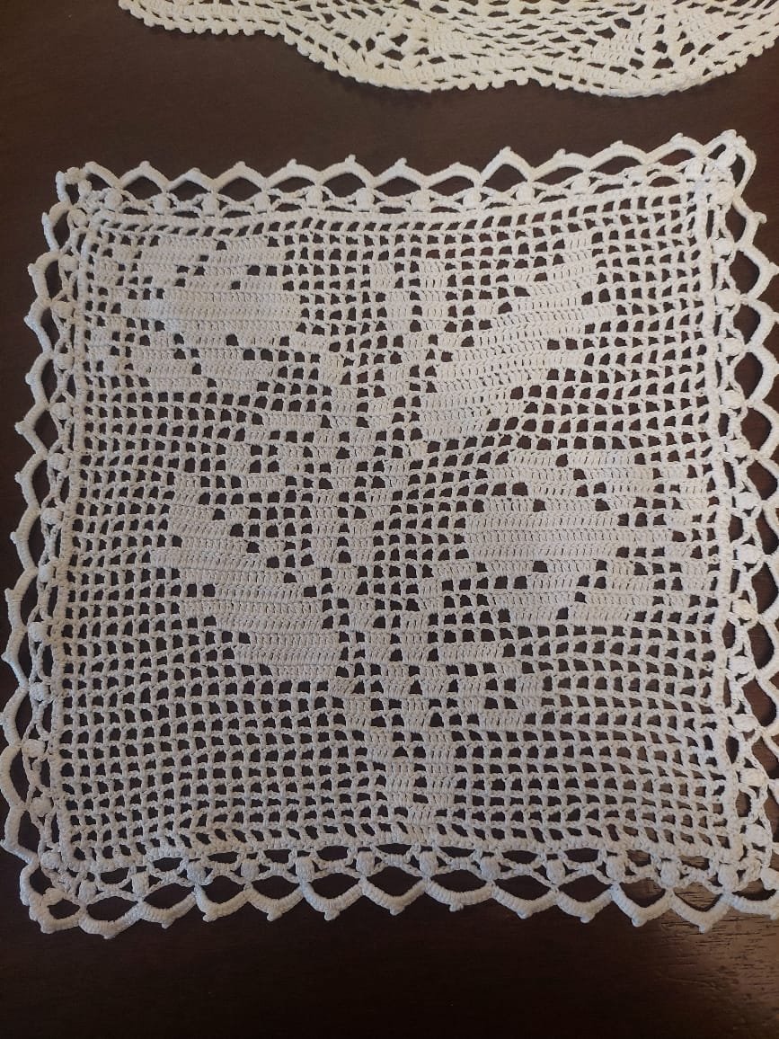 Set de 3 Tapetes Decorativos Tejidos a Crochet Artesanal – Diseños Variados. - Imagen 4