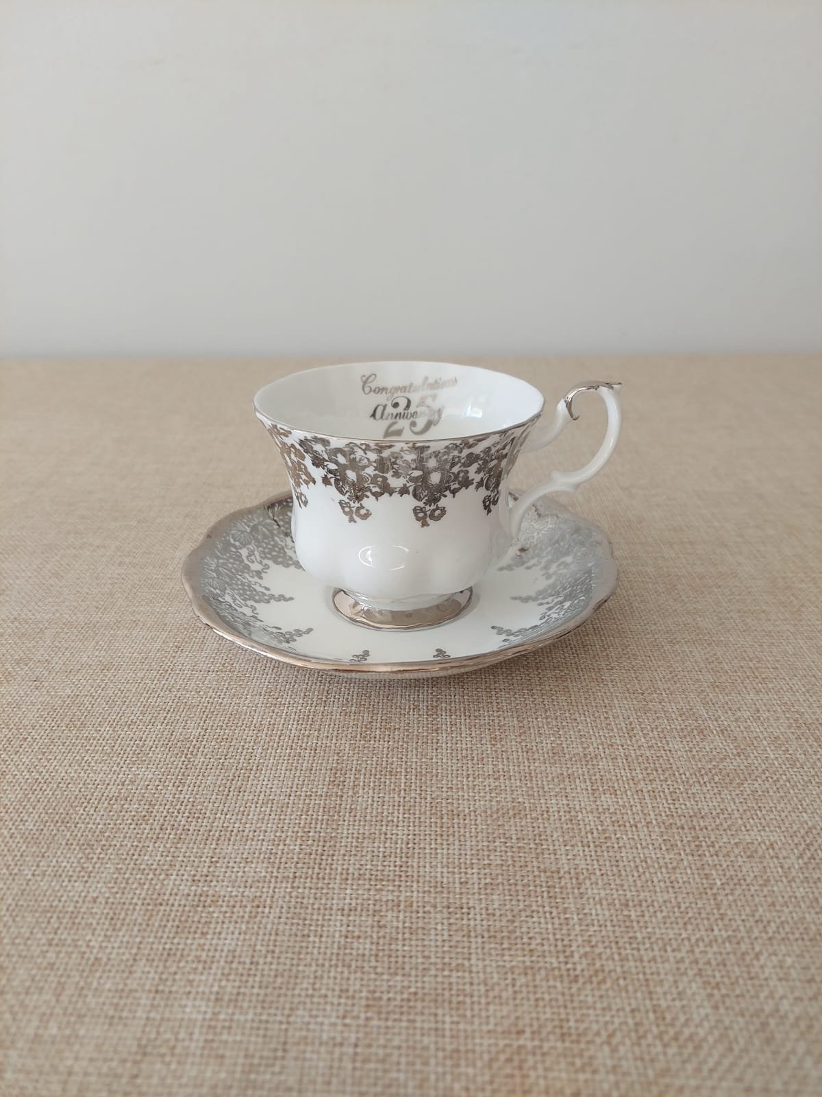 Dúo de Té Conmemorativo Porcelana Inglesa Royal Albert "25th Anniversary" Silver Jubilee - Imagen 2