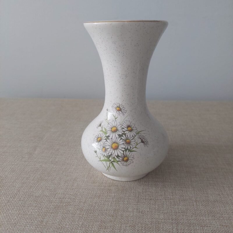 florero-kernewek-consola-flores-blancas