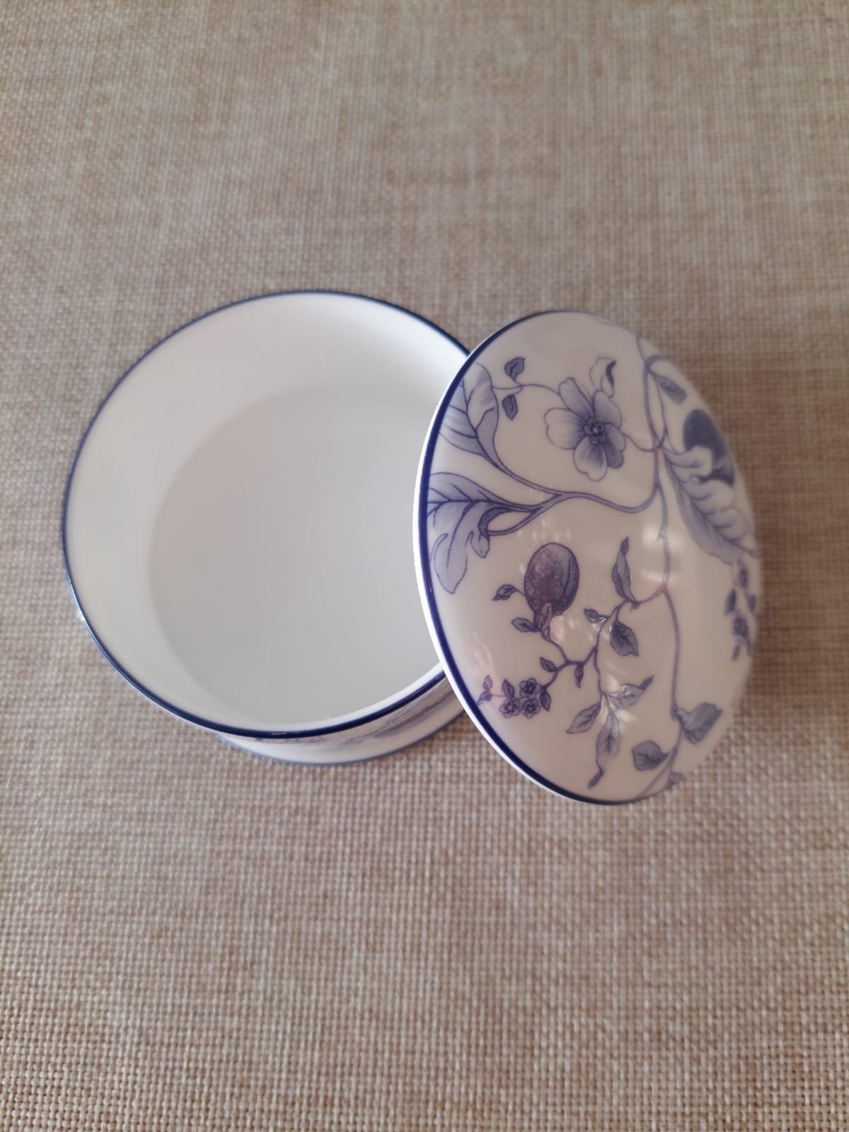 Joyero Vintage Wedgwood "Blue Plum" Bone China – Porcelana Inglesa con Tapa Original - Imagen 4