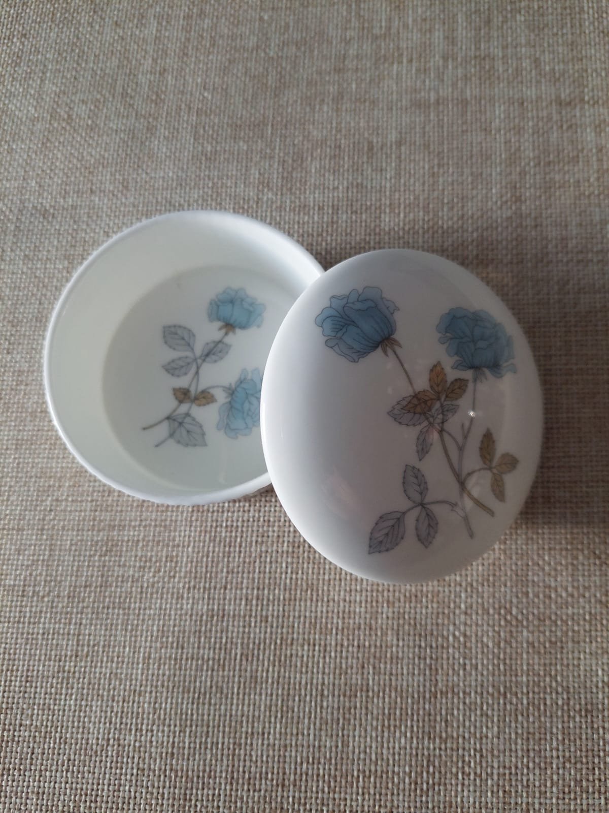 Joyero Vintage Wedgwood "Ice Rose" Fine Bone China – Porcelana Inglesa con Tapa - Imagen 4