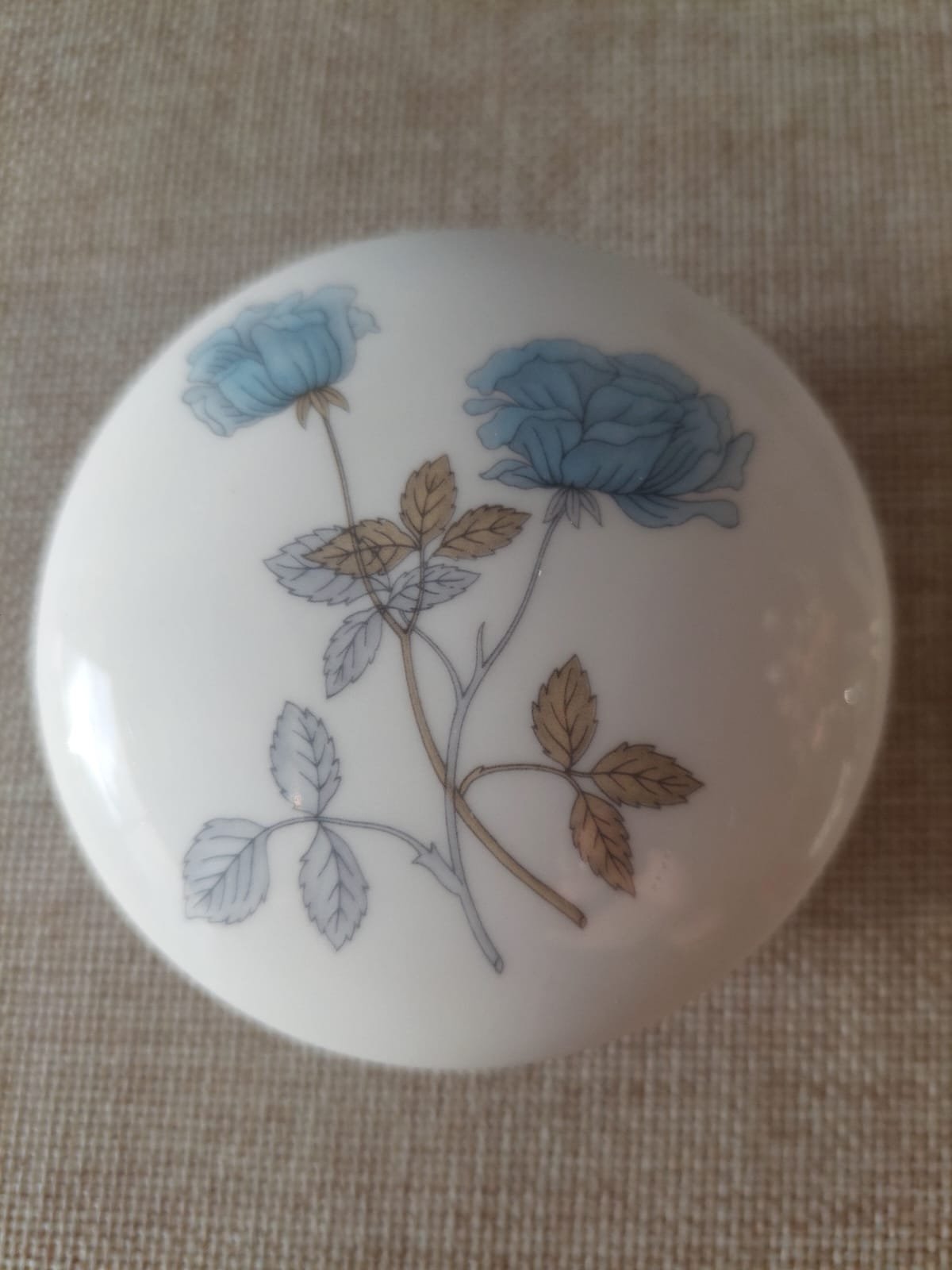 Joyero Vintage Wedgwood "Ice Rose" Fine Bone China – Porcelana Inglesa con Tapa - Imagen 2