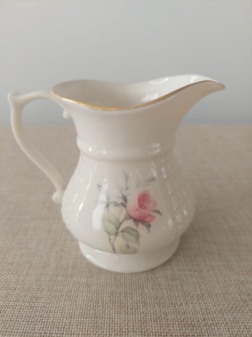 Lechero de Porcelana Irlandesa Donegal Parian China "Irish Rose" Edición Especial Millennium 2000 - Imagen 2