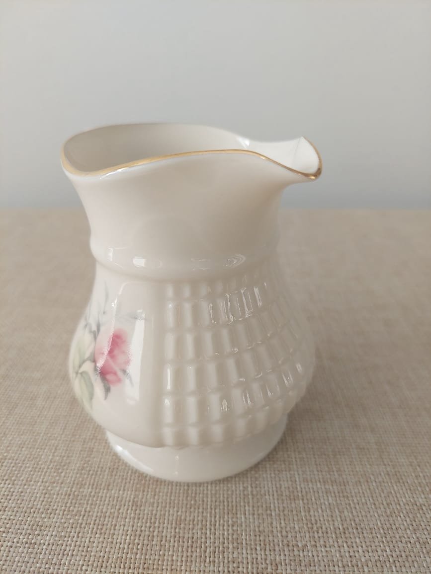 Lechero de Porcelana Irlandesa Donegal Parian China "Irish Rose" Edición Especial Millennium 2000 - Imagen 4