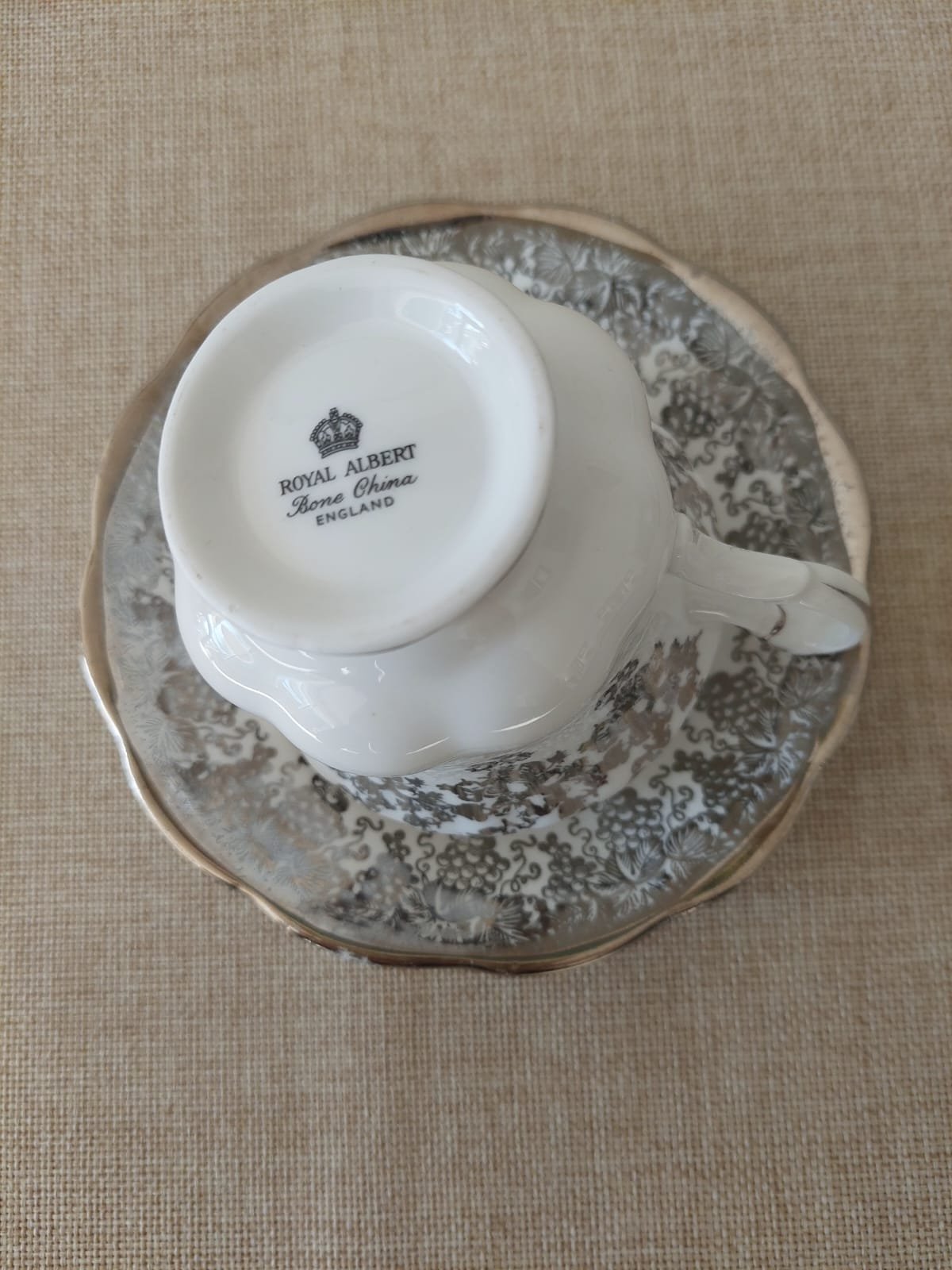 Dúo de Té Conmemorativo Porcelana Inglesa Royal Albert "25th Anniversary" Silver Jubilee - Imagen 4