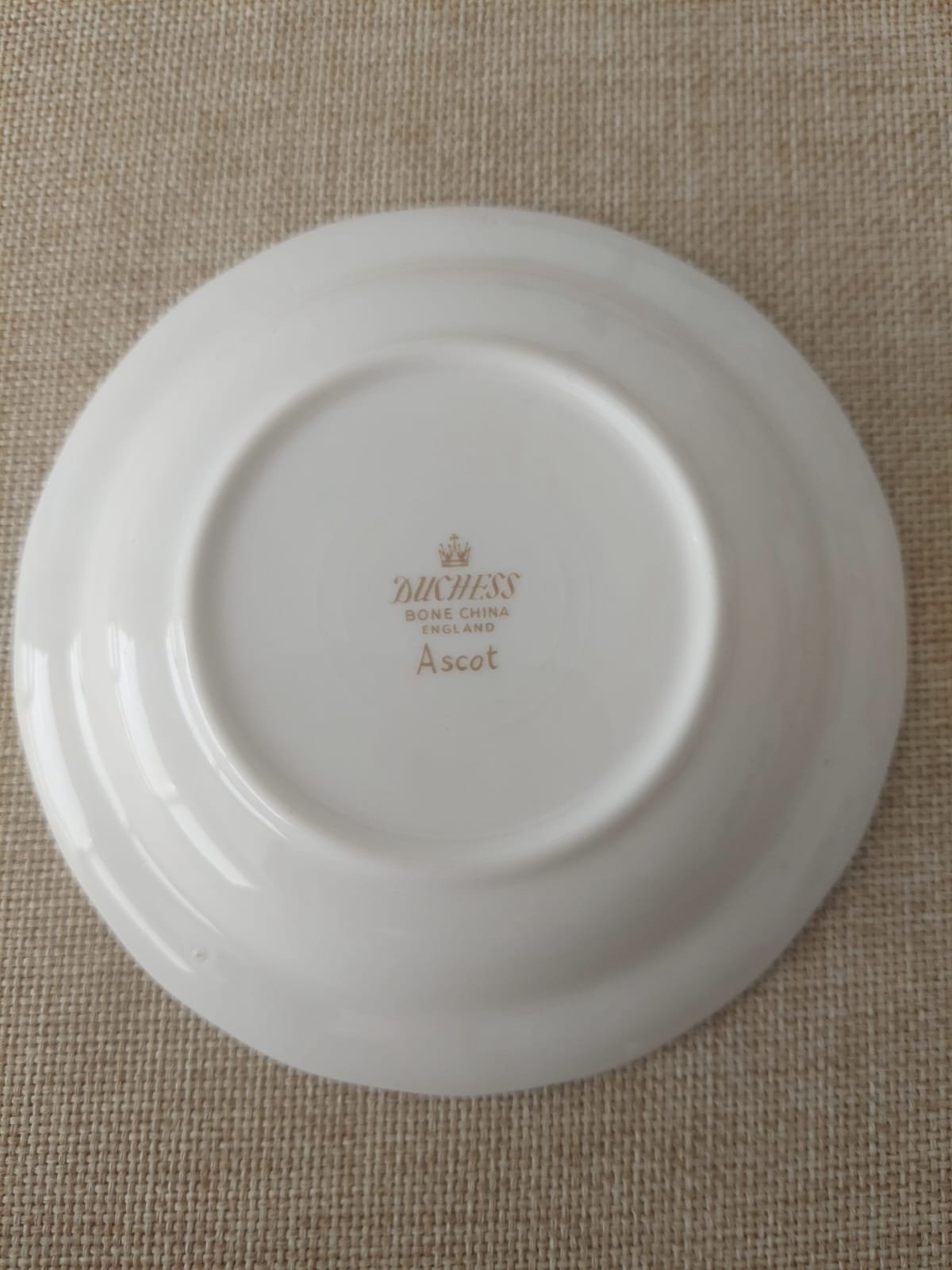 Set de 6 Platos para Pan y Mantequilla Duchess Bone China "Ascot" – Porcelana Inglesa con Borde Dorado - Imagen 3