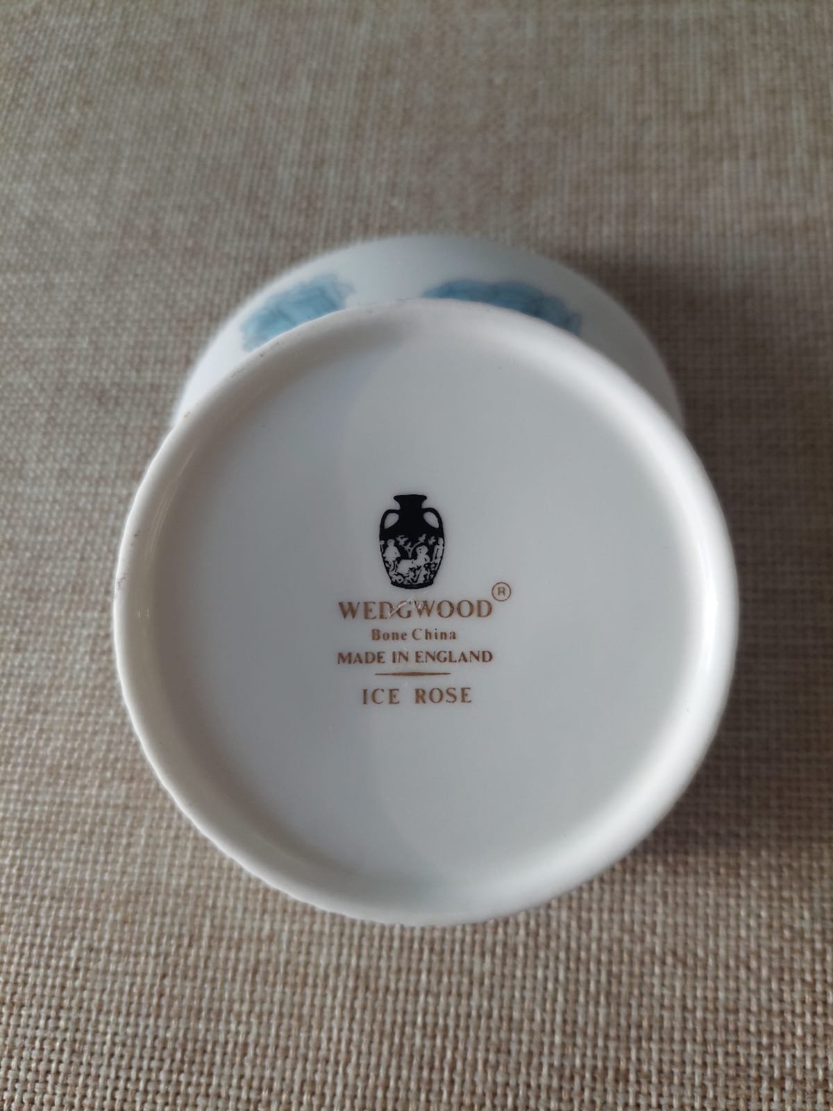 Joyero Vintage Wedgwood "Ice Rose" Fine Bone China – Porcelana Inglesa con Tapa - Imagen 3