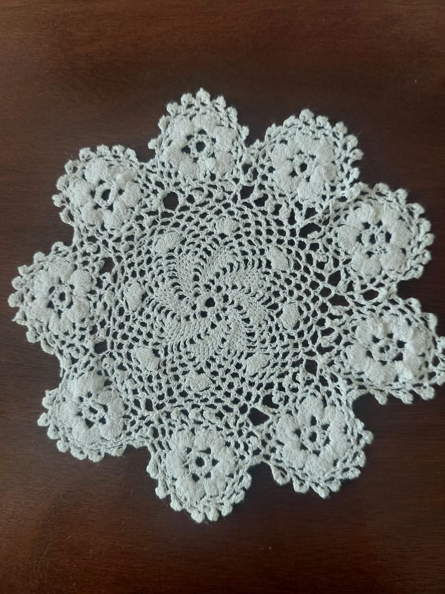 Set de 7 Tapetes Decorativos Tejidos a Crochet Artesanal en Algodón – Diseños Variados. - Imagen 6