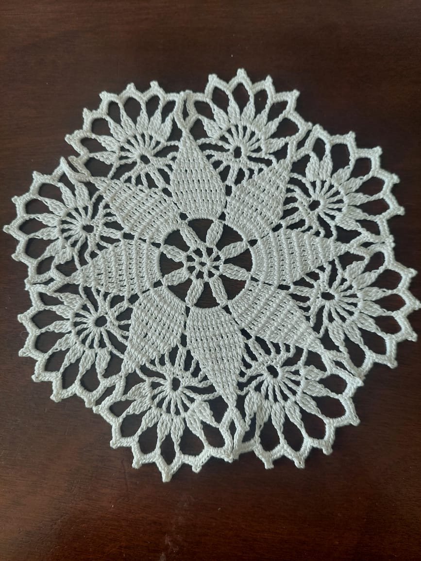 Set de 7 Tapetes Decorativos Tejidos a Crochet Artesanal en Algodón – Diseños Variados. - Imagen 5