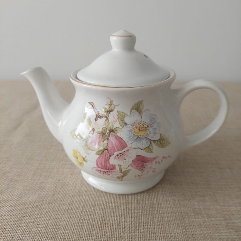 tetera-vintage-floral-mesa-de-te