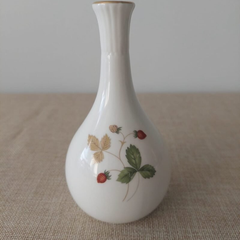 violetero-wedgwood-wild-strawberry-bone-china