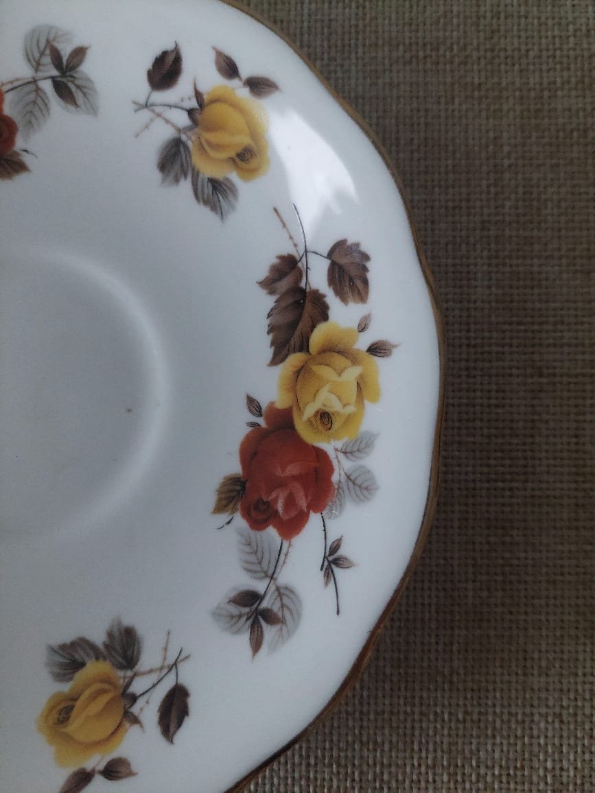 Set de 2 Platos de Té Vintage Colclough Bone China – Diseños Florales Ingleses - Imagen 4