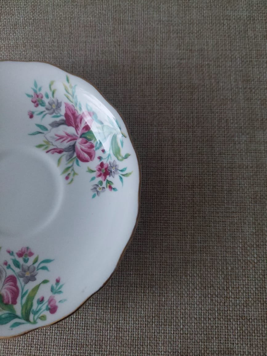 Set de 2 Platos de Té Vintage Colclough Bone China – Diseños Florales Ingleses - Imagen 6