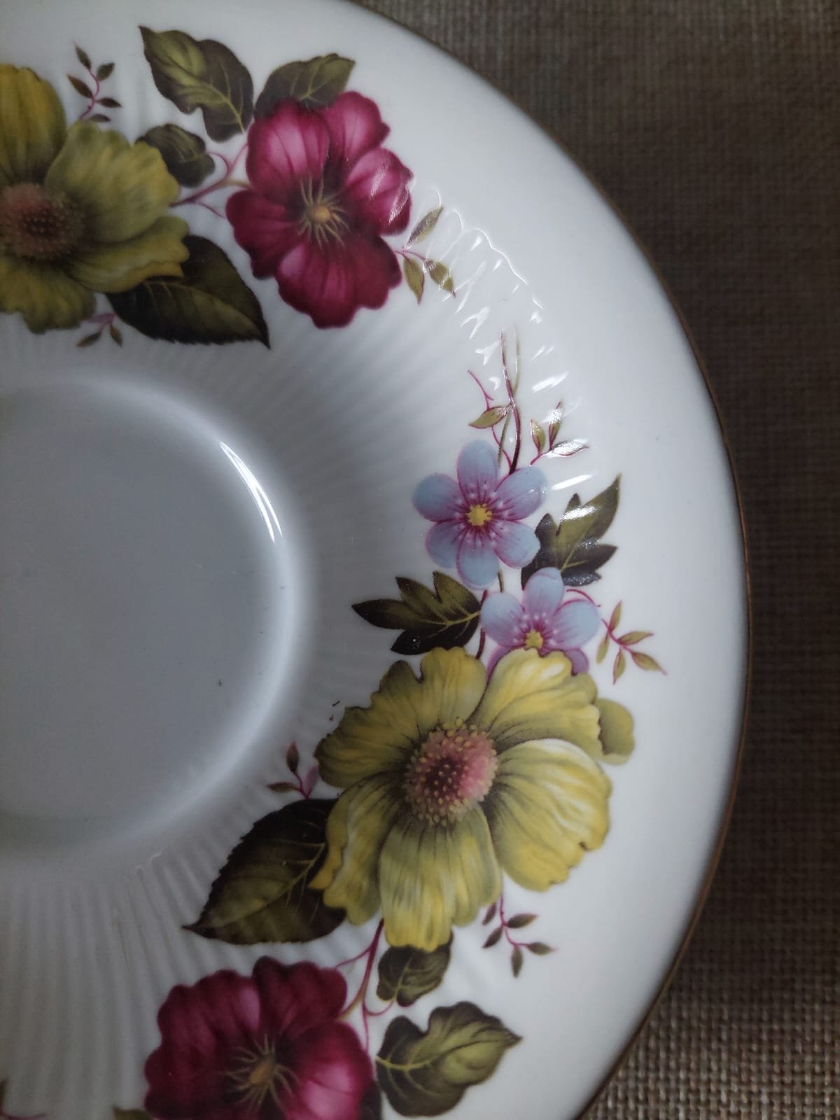 Set de 4 Platos de Té Crown Fenton Fine English China – Porcelana Inglesa Floral - Imagen 3