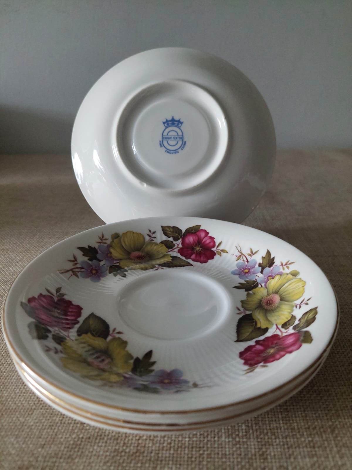 Set de 4 Platos de Té Crown Fenton Fine English China – Porcelana Inglesa Floral - Imagen 2