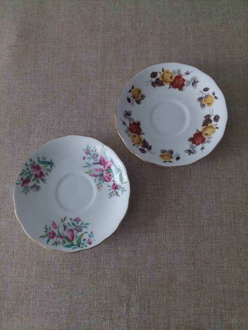 Set de 2 Platos de Té Vintage Colclough Bone China – Diseños Florales Ingleses - Imagen 2