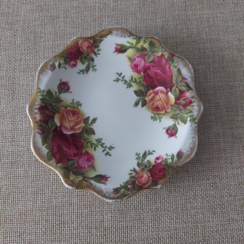 detalle-borde-dorado-despojador-royal-albert-old-country-roses (2)