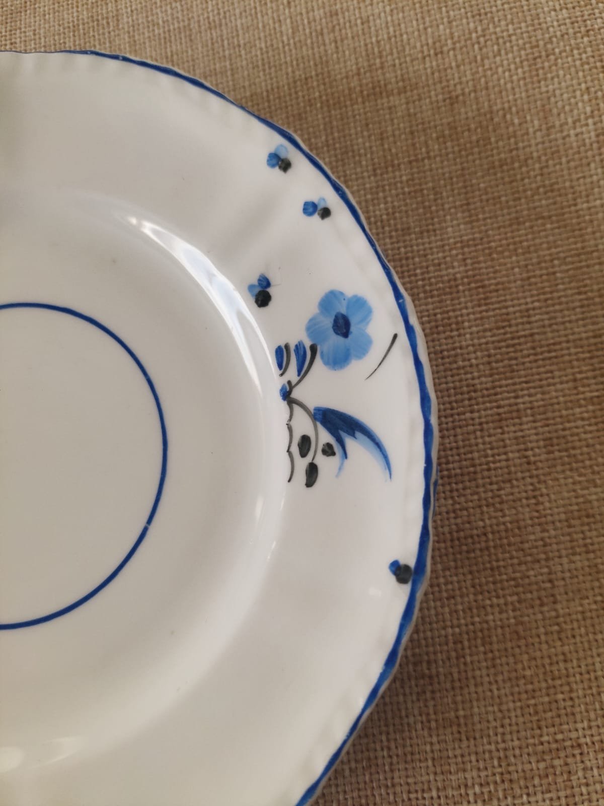 Set 3 Platos de Té Vintage Victoria C&E Bone China – Inglaterra - Imagen 4