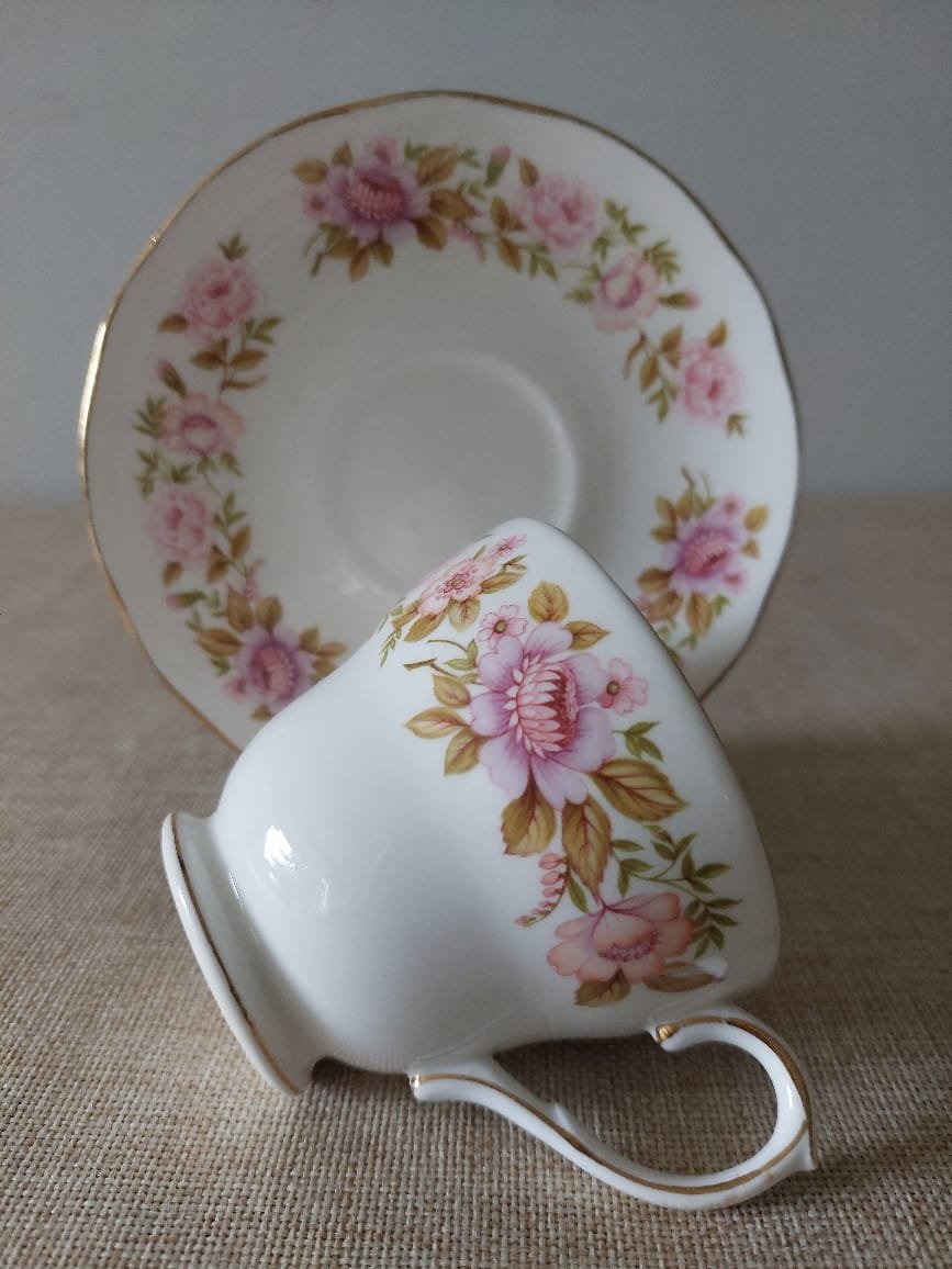 Dúo de Té Vintage Duchess “Summer Glory” Bone China – Inglaterra - Imagen 2