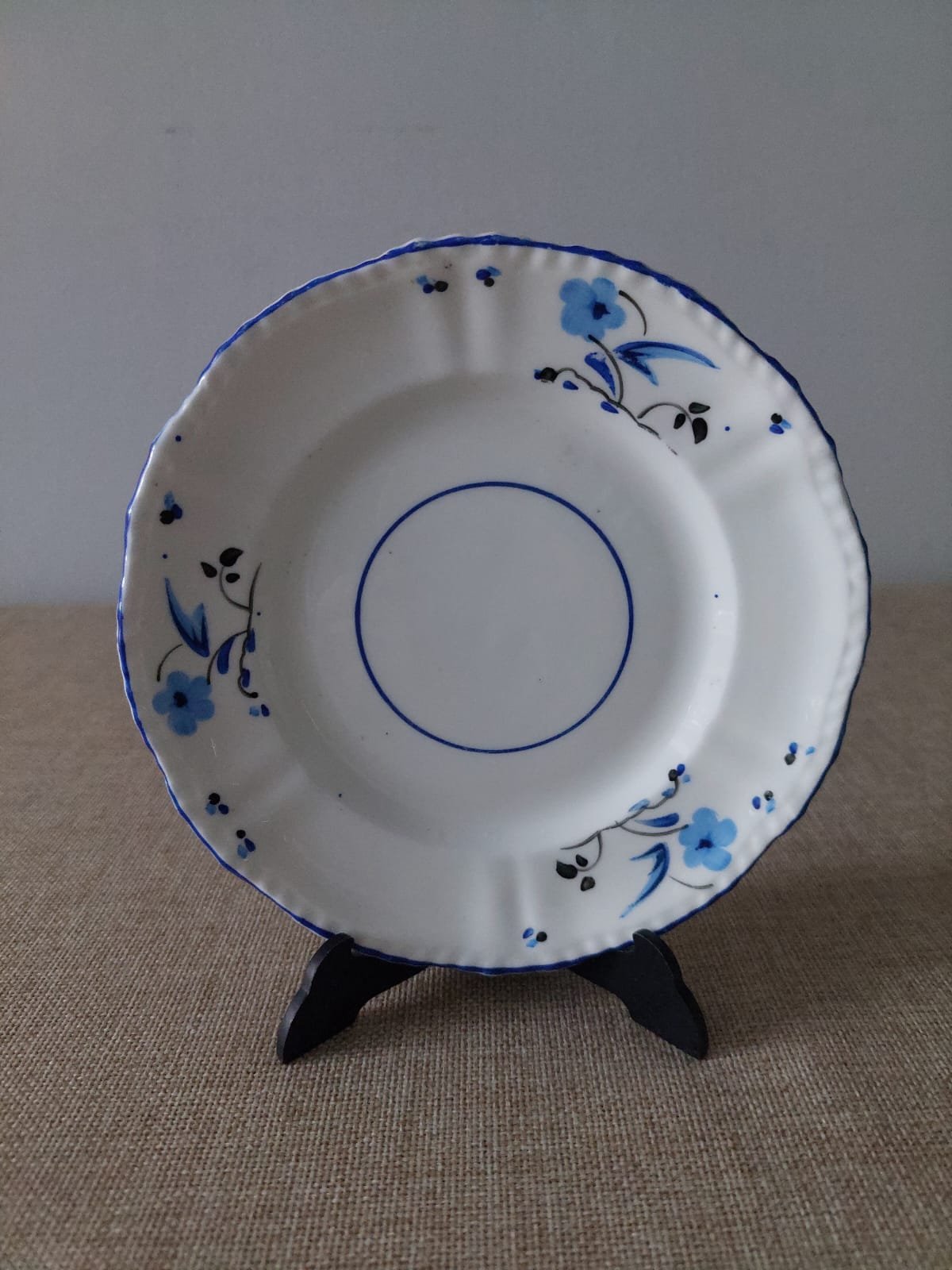 Set 3 Platos de Té Vintage Victoria C&E Bone China – Inglaterra - Imagen 3