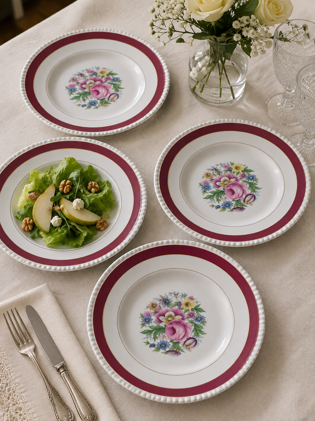 Set de 4 platos vintage Soho Pottery Murraygate Ambassador Ware England de 23 cm, con bouquet floral, banda burdeos y detalles dorados.