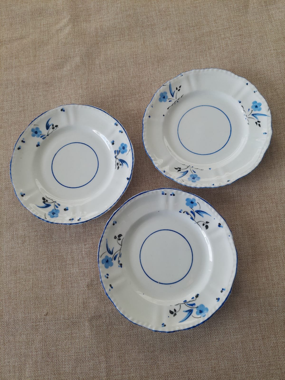 Set 3 Platos de Té Vintage Victoria C&E Bone China – Inglaterra - Imagen 2