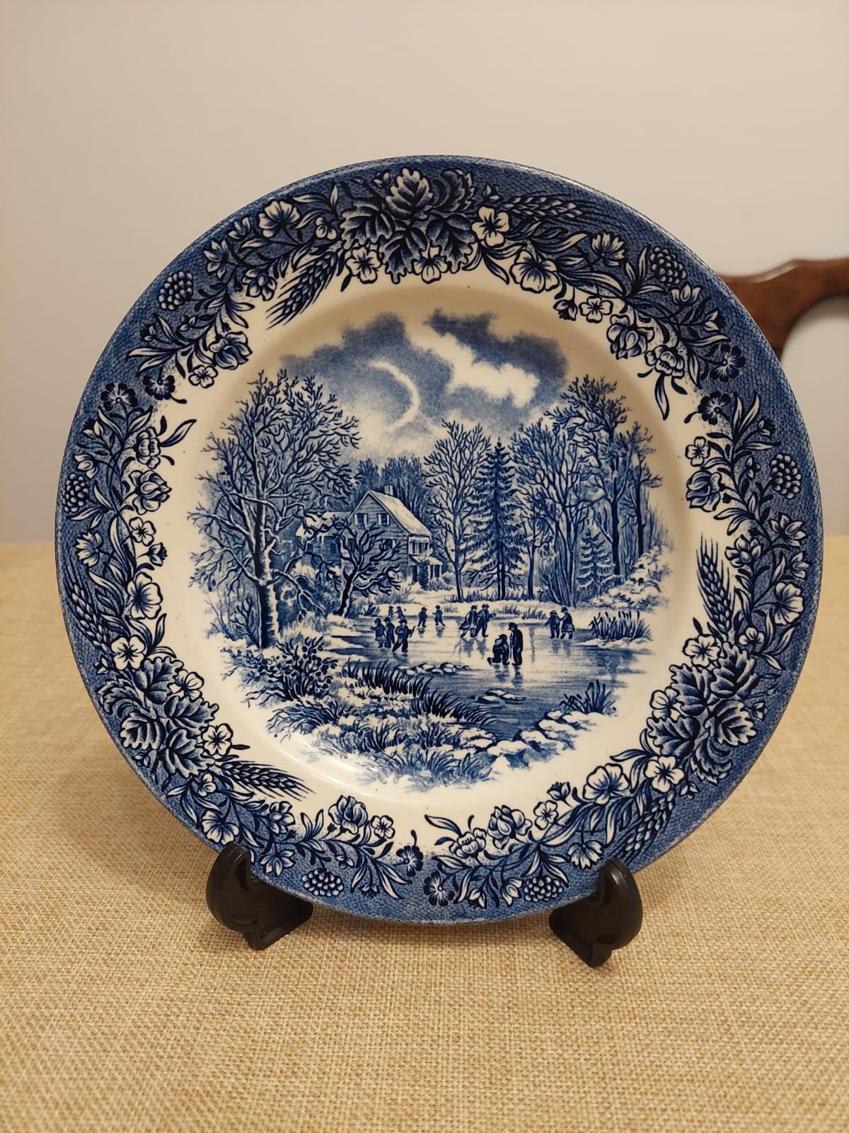 Plato de Torta/Postre Vintage Churchill – Escena Invernal Azul, Inglaterra - Imagen 2